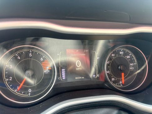 Used 2018 Jeep Cherokee Latitude Plus FWD image 7