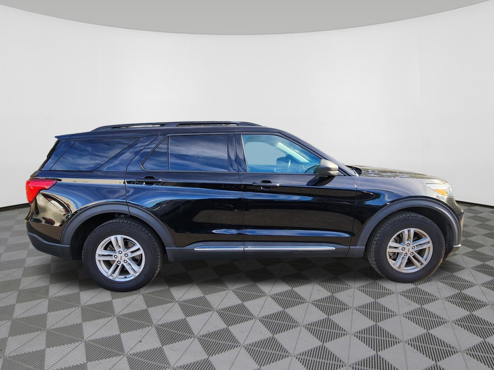 Used 2021 Ford Explorer XLT AWD/4WD image 6
