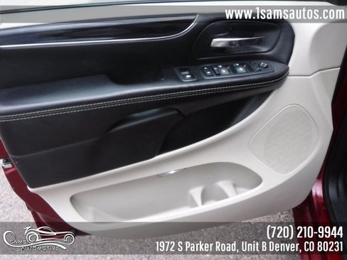 Used 2018 Dodge Grand Caravan SXT FWD image 38