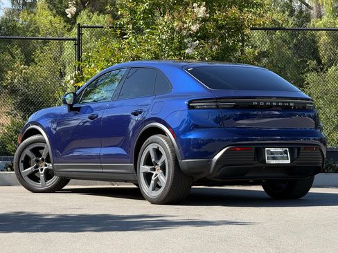 Used 2025 Porsche Macan 4S Electric AWD/4WD image 3