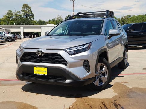 Used 2025 Toyota RAV4 XLE FWD image 6