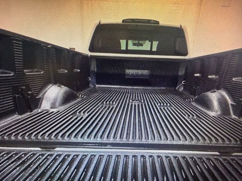 Used 2017 Nissan Titan S image 8