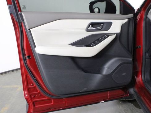 Used 2023 Nissan Rogue SV w/ SV Premium B Package FWD image 19
