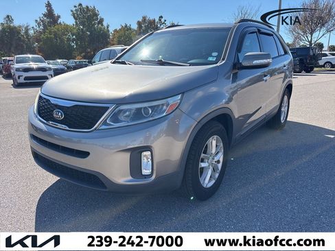Used 2015 Kia Sorento LX image 2