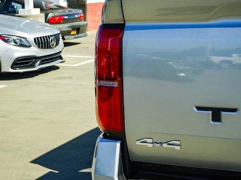 New 2026 Toyota Tacoma SR5 AWD/4WD image 11