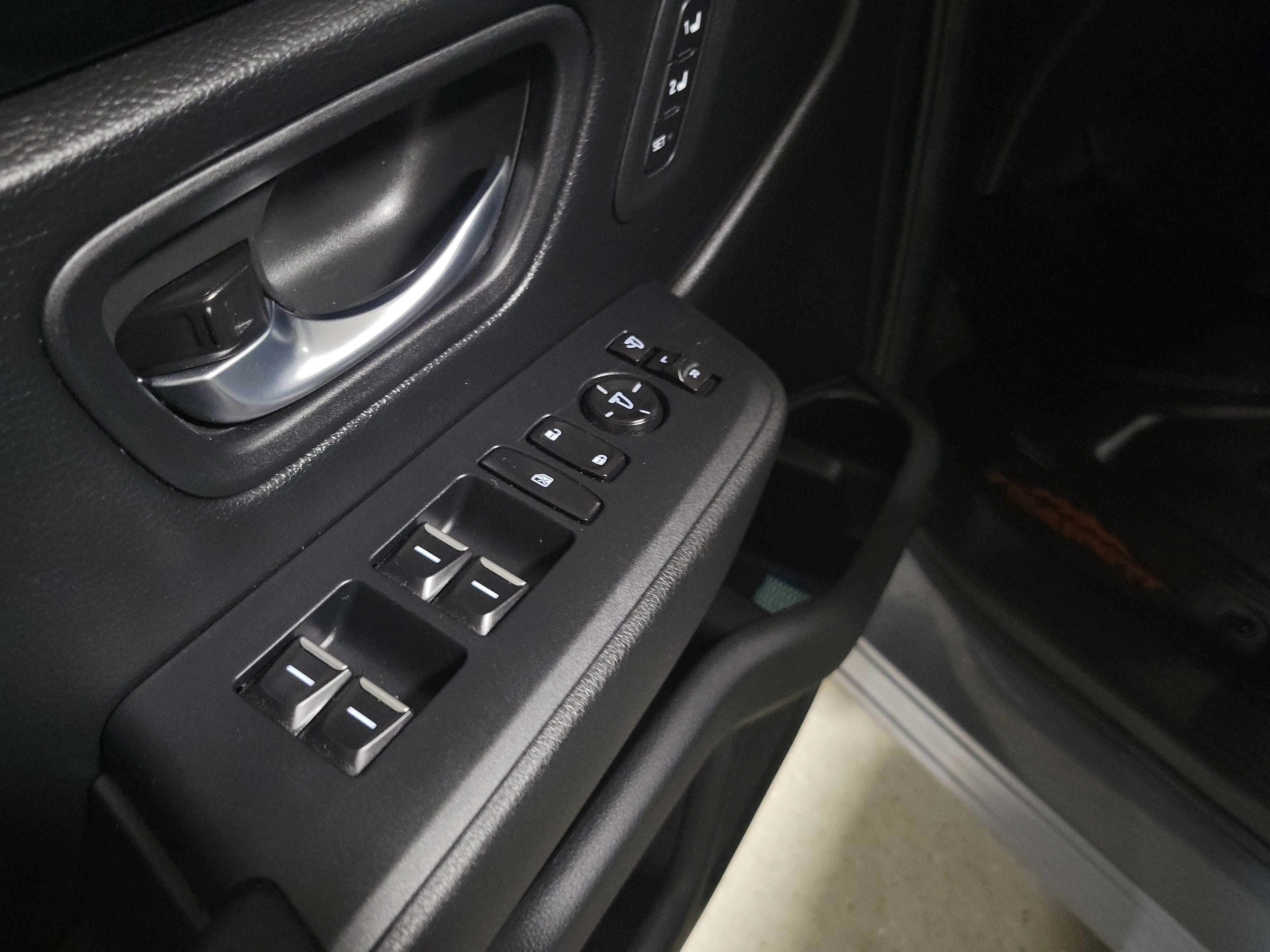 Used 2025 Honda Pilot TrailSport image 24