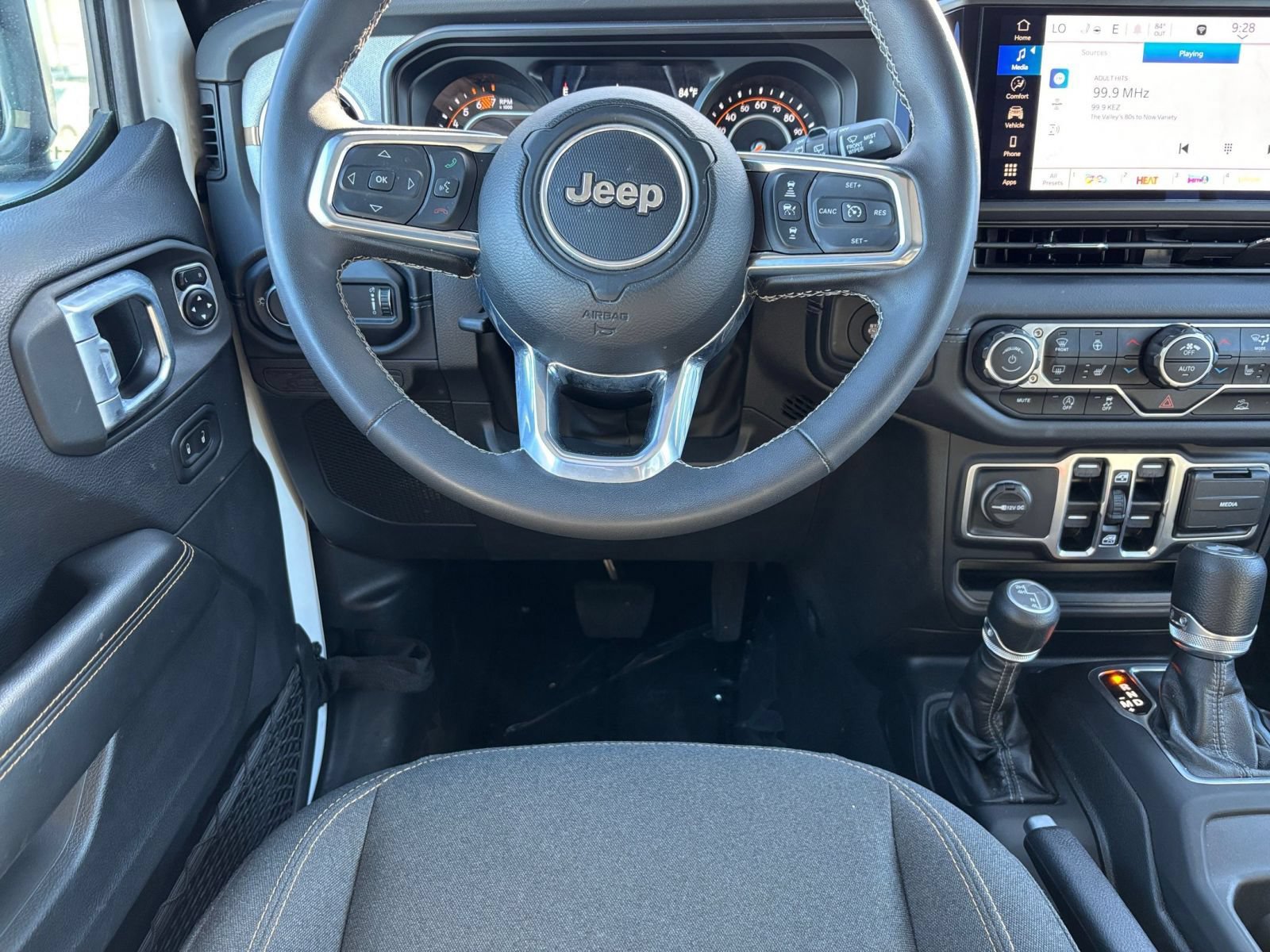 Used 2025 Jeep Wrangler Unlimited Sahara AWD/4WD image 33