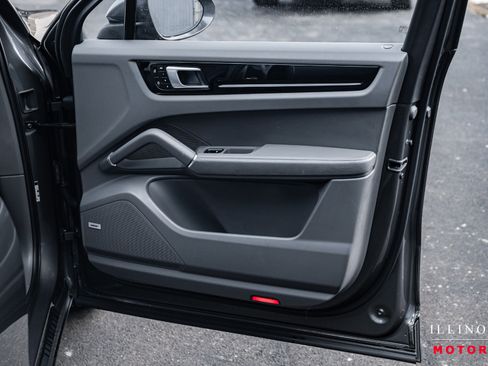 Used 2019 Porsche Cayenne S image 39