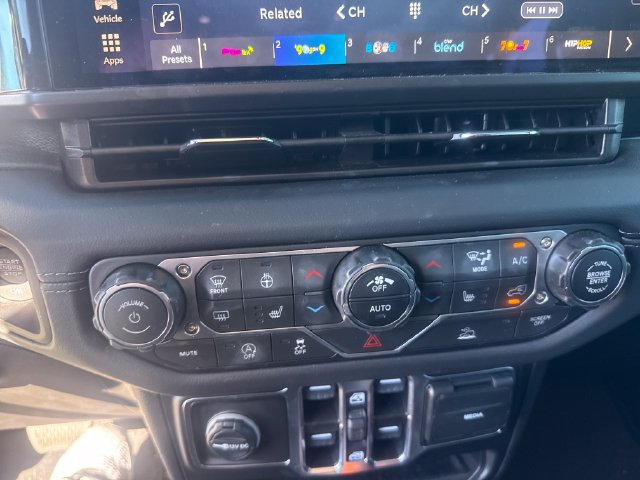 Used 2025 Jeep Gladiator Sport AWD/4WD image 15