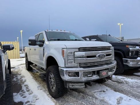 Used 2017 Ford F350 Lariat image 3