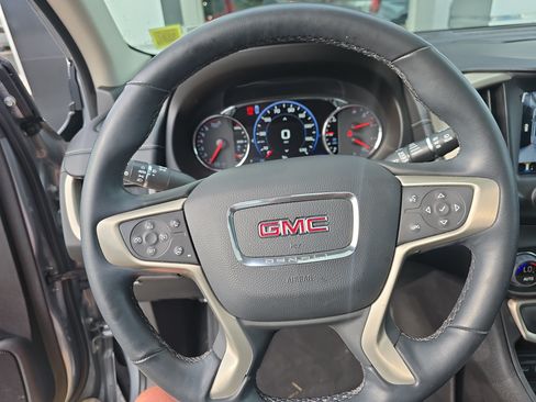 Used 2024 GMC Terrain Denali w/ Denali Premium Package AWD/4WD image 27