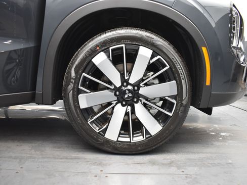 New 2026 Mitsubishi Outlander LE image 5