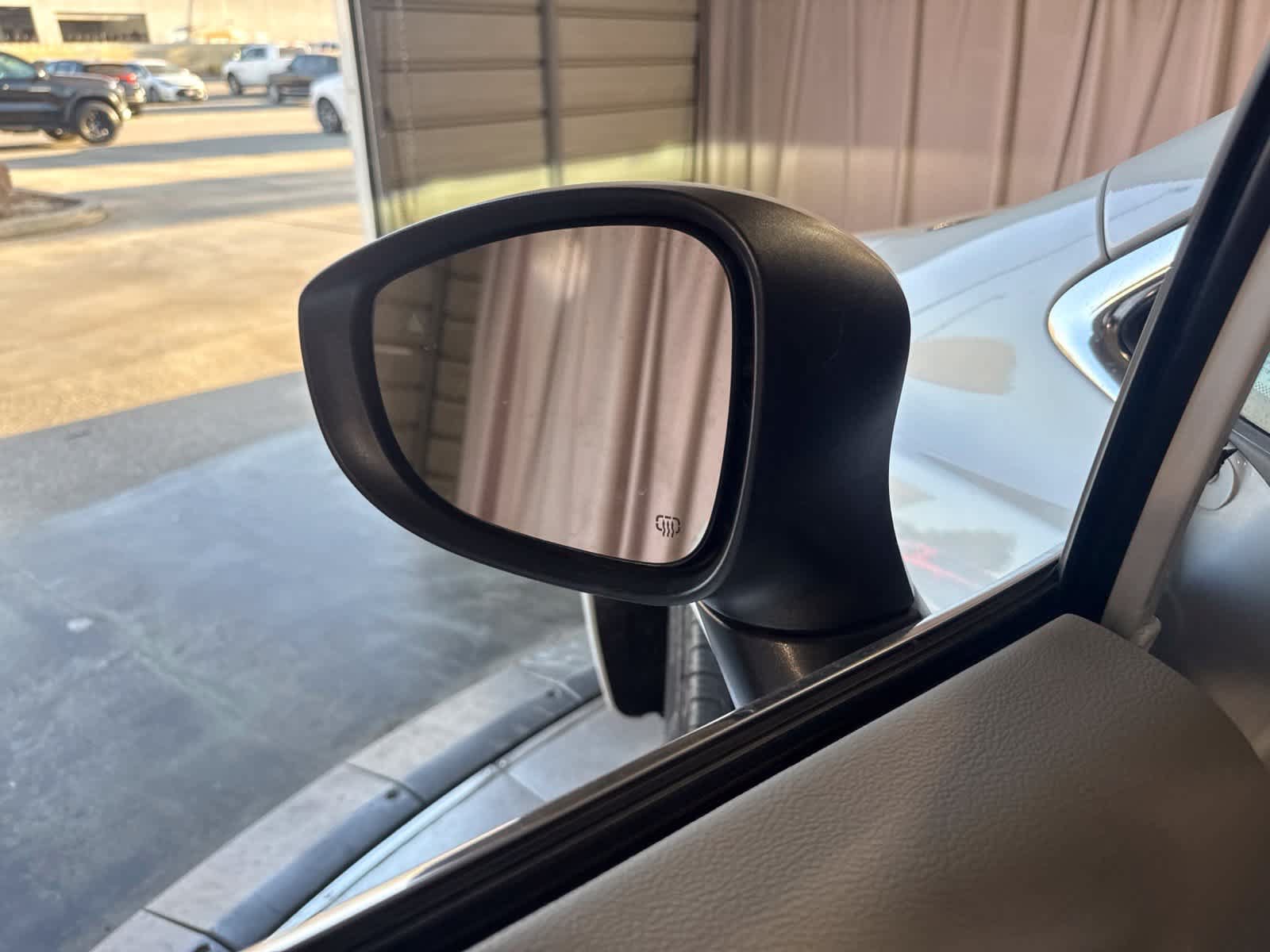 Used 2023 Chrysler Pacifica Touring-L FWD image 19