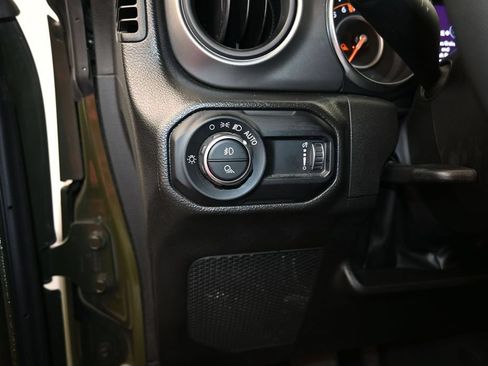 Used 2023 Jeep Gladiator Sport AWD/4WD image 12