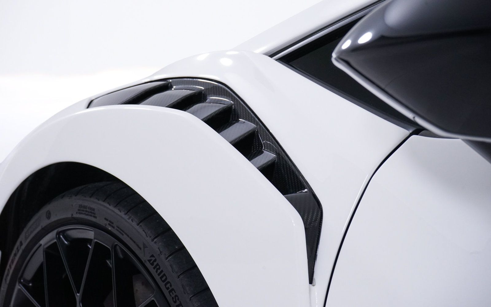 Used 2023 Lamborghini Huracan STO RWD image 18