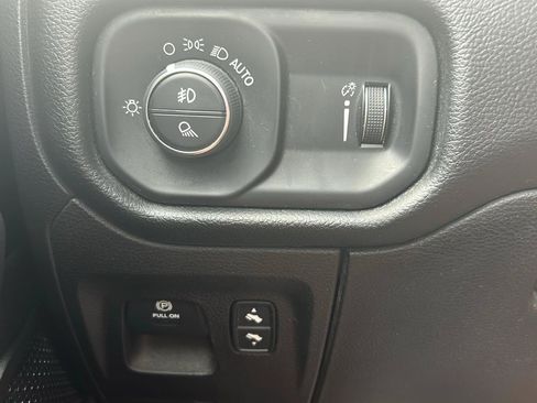 Used 2020 RAM 1500 Big Horn AWD/4WD image 10