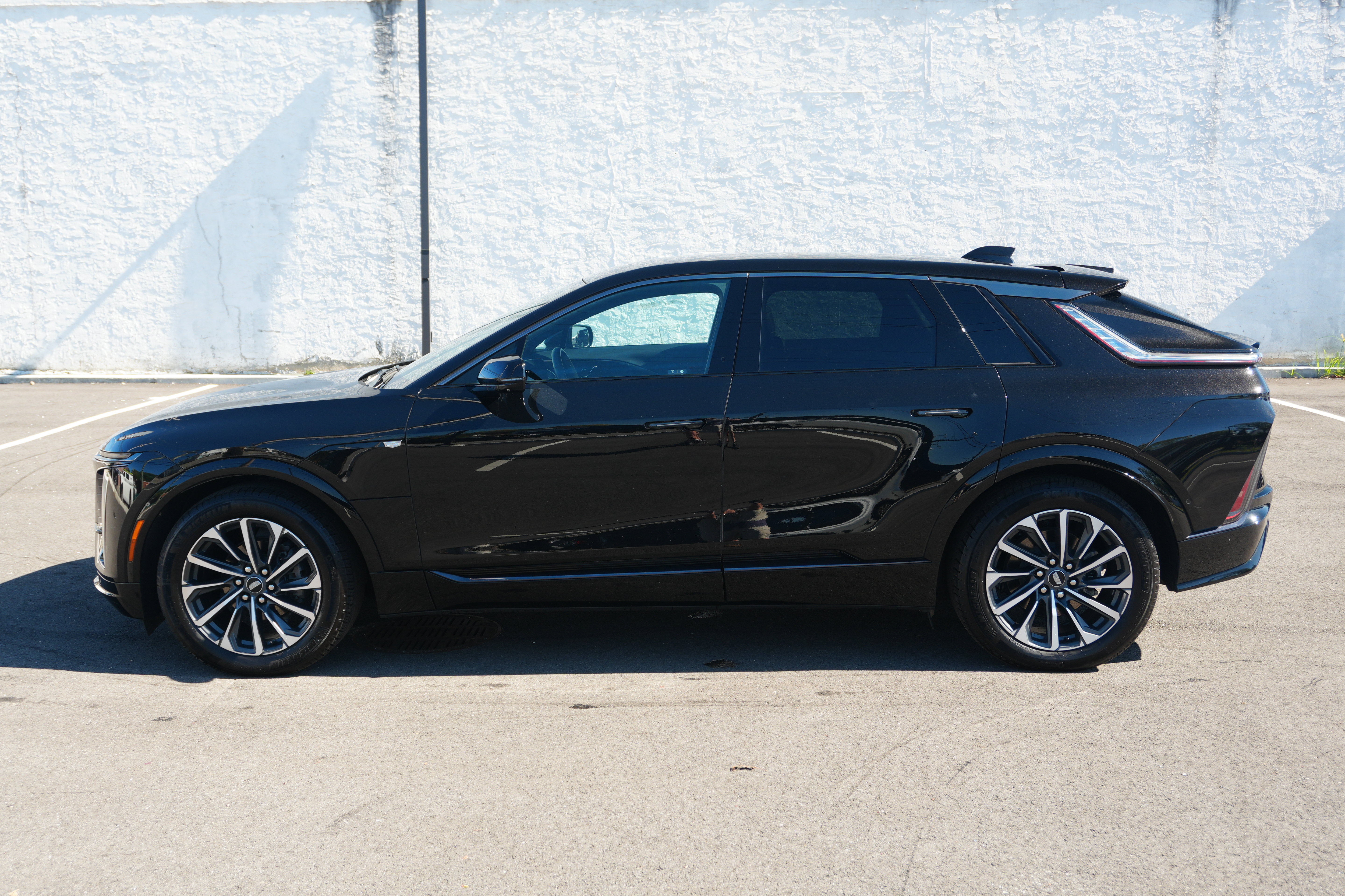 Used 2024 Cadillac Lyriq Sport AWD/4WD image 2