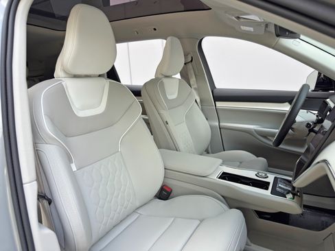 Used 2025 Volvo EX90 Ultra AWD/4WD image 37