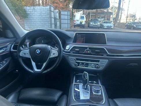 Used 2022 BMW 740i xDrive w/ Premium Package image 18