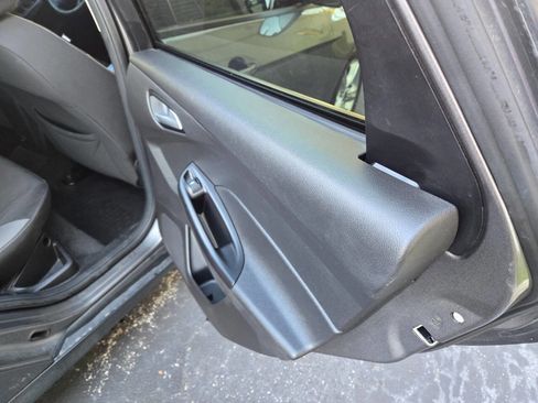 Used 2014 Ford Focus SE image 31