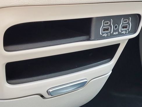 Used 2023 Chrysler Pacifica Touring-L FWD image 23