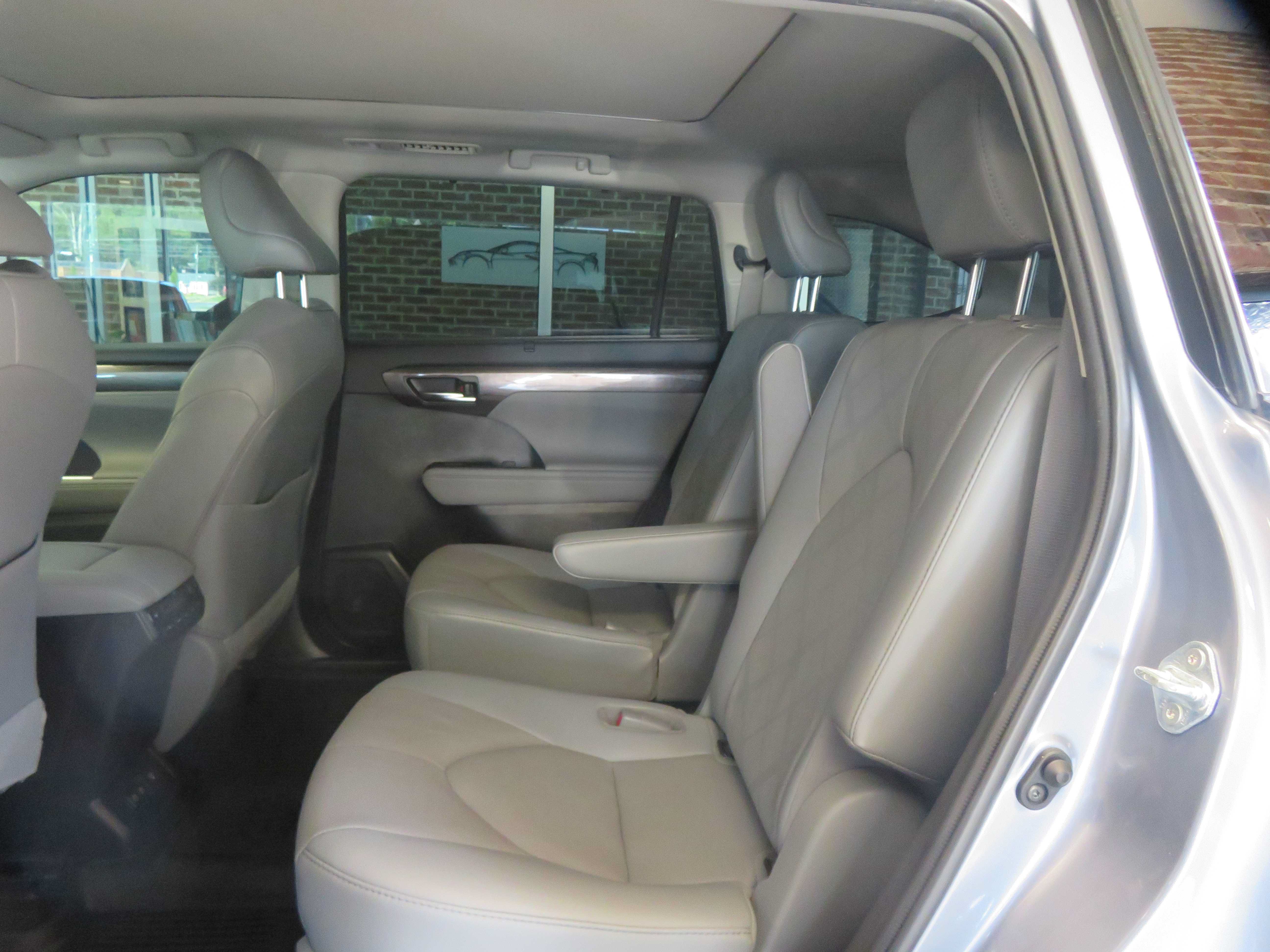 Used 2021 Toyota Highlander Platinum FWD image 21