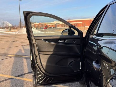 Used 2022 Lincoln Nautilus Reserve w/ Equipment Group 201A image 3