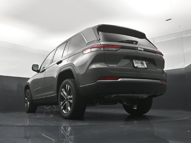New 2027 Jeep Grand Cherokee Limited AWD/4WD image 22