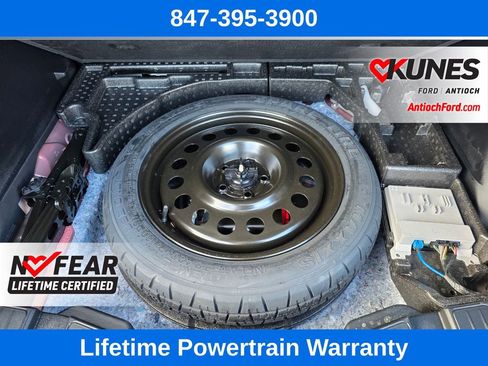 Certified 2025 Ford Escape Platinum w/ Premium Technology Package image 18