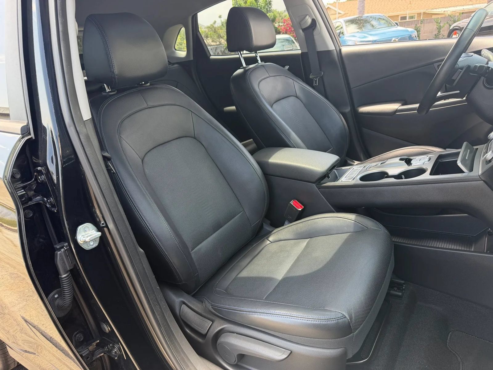 Used 2023 Hyundai Kona Limited FWD image 24