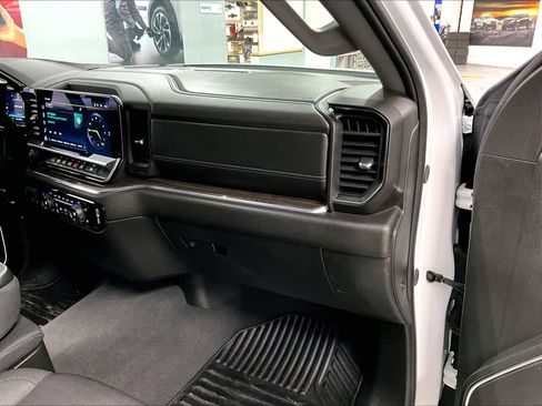 Used 2025 Chevrolet Silverado 1500 LT image 13