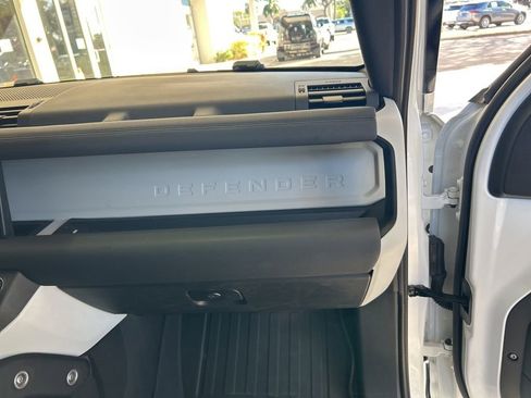 Used 2020 Land Rover Defender 110 SE image 28