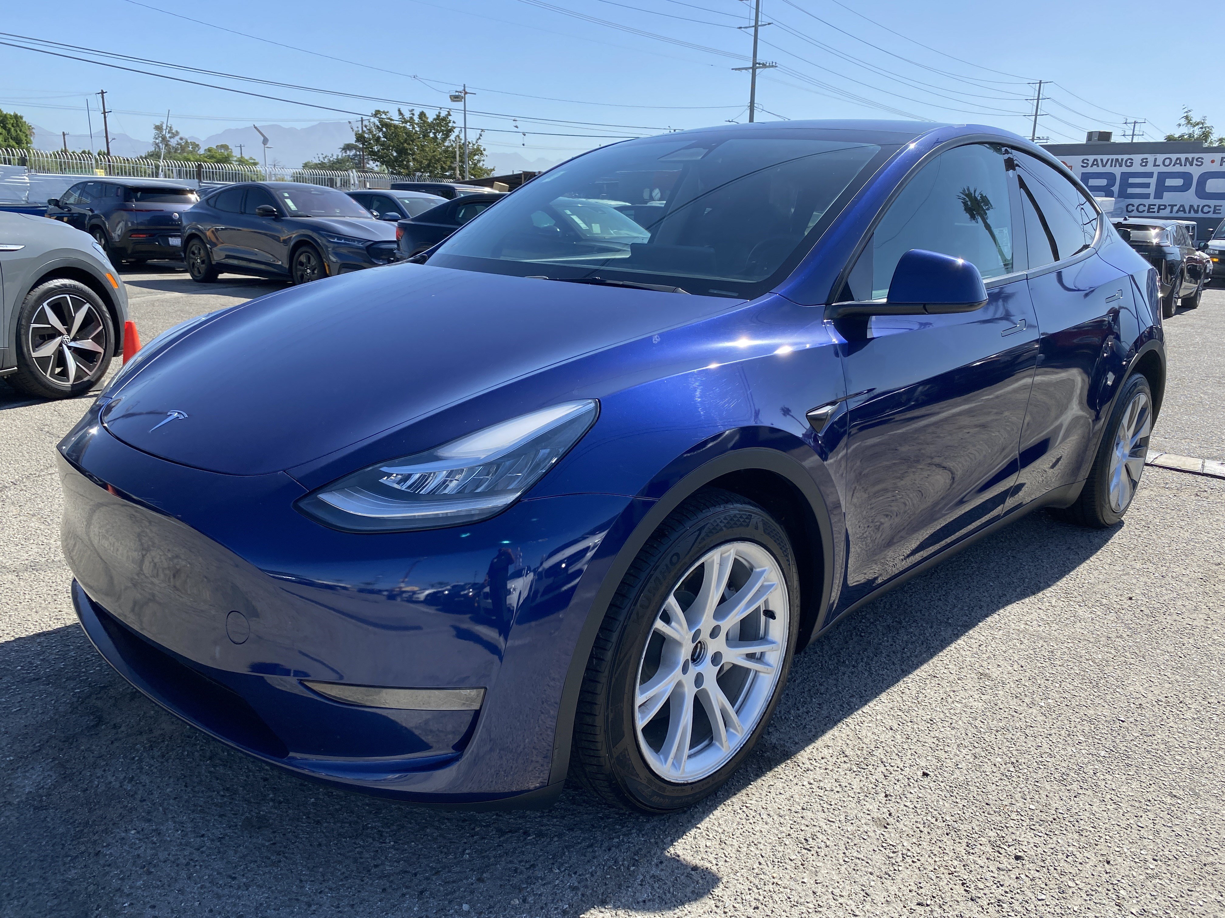 Used 2023 Tesla Model Y Long Range AWD/4WD image 2