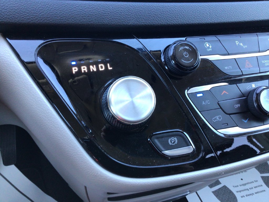Used 2020 Chrysler Pacifica Touring-L FWD image 23