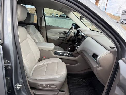 Used 2018 Chevrolet Traverse LT image 13