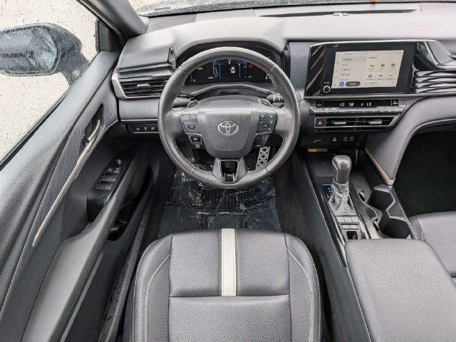 Used 2025 Toyota Camry SE FWD image 15