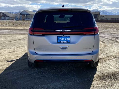 New 2026 Chrysler Pacifica Limited image 13