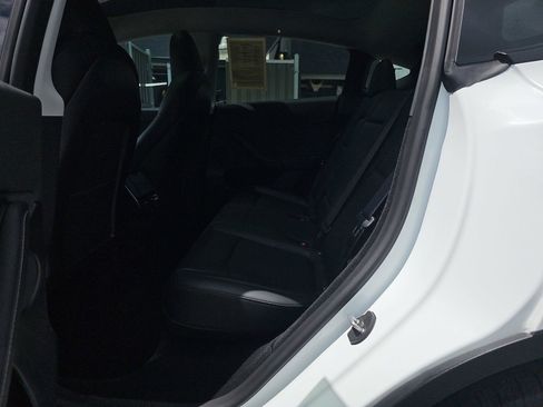 Used 2023 Tesla Model Y Long Range AWD/4WD image 16