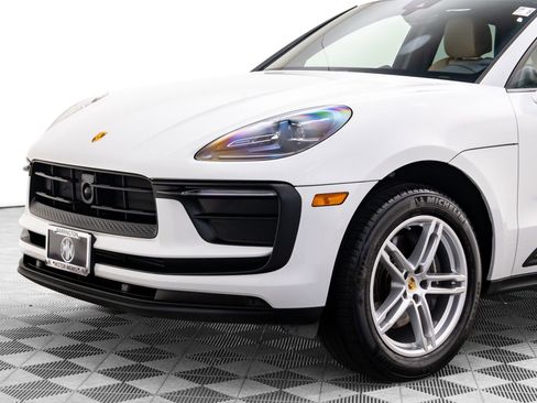 Certified 2025 Porsche Macan image 34