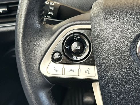 Used 2017 Toyota Prius Prime Premium image 27