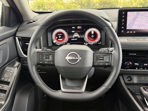 Used 2026 Nissan Rogue SL FWD image 29