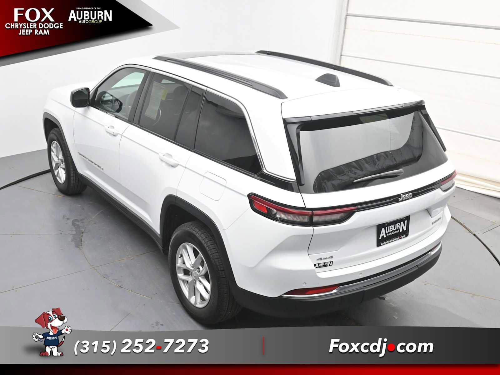 Used 2025 Jeep Grand Cherokee Laredo X w/ Luxury Tech Group I AWD/4WD image 32