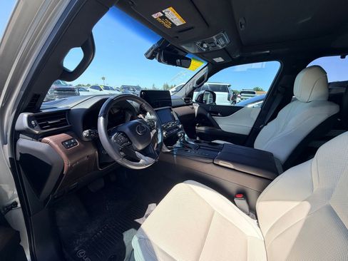 Used 2023 Lexus LX 600 4WD w/ Accessory Package (Z1) image 2