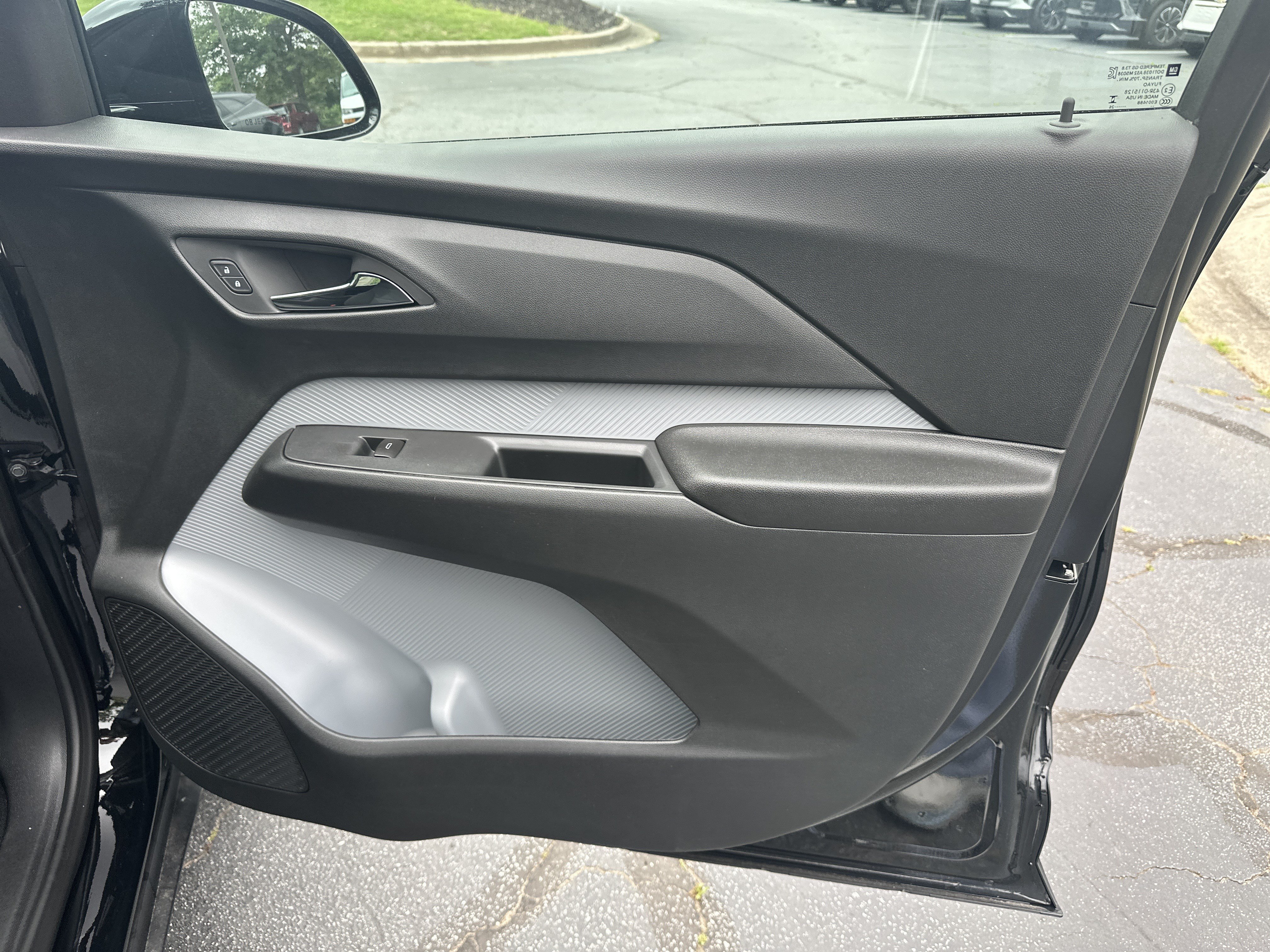New 2027 Chevrolet Bolt LT w/ Comfort Package FWD image 15