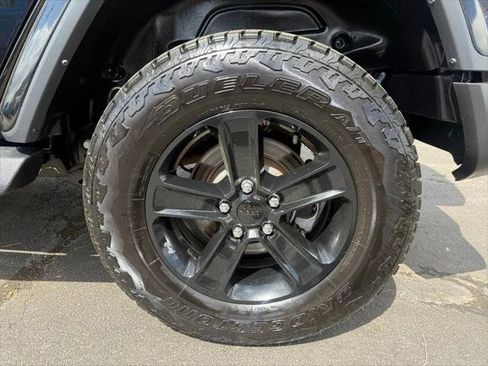 Certified 2022 Jeep Wrangler Unlimited Sahara AWD/4WD image 32