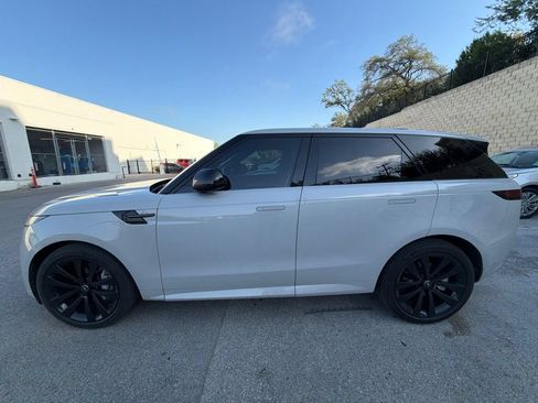 Used 2025 Land Rover Range Rover Sport Dynamic SE AWD/4WD image 2
