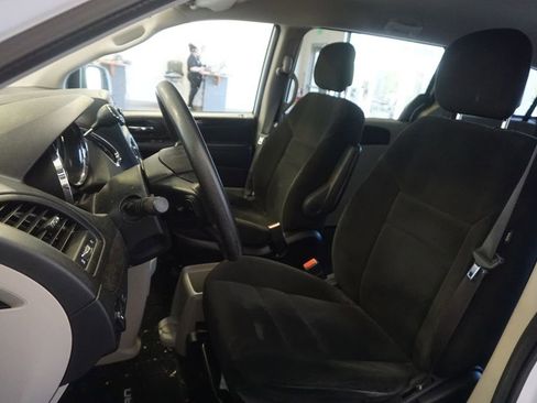 Used 2016 Dodge Grand Caravan SE w/ Quick Order Package 29E SE FWD image 11