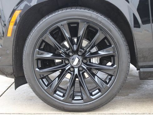 Used 2025 Cadillac Escalade ESV Sport Platinum w/ LPO, ONYX Package image 35