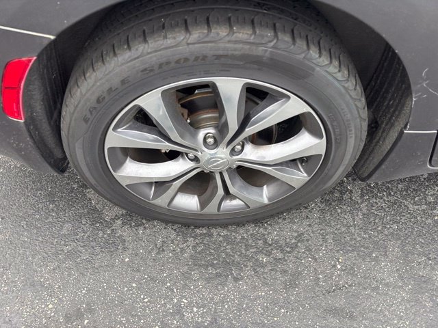 Used 2017 Chrysler Pacifica Limited w/ UConnect Theater Package FWD image 29