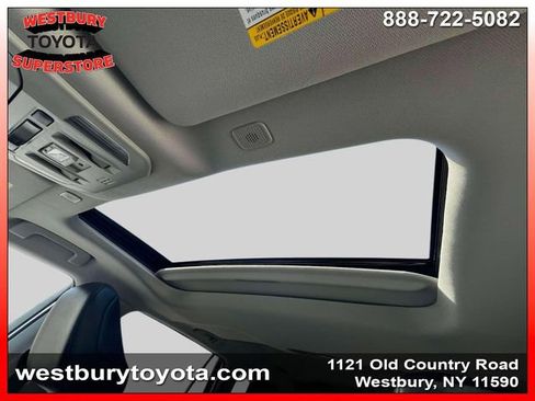 Used 2023 Toyota Highlander XLE AWD/4WD image 35